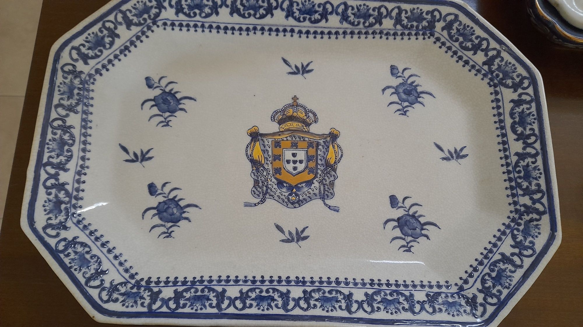 Travessa porcelana com brasão de Portugal