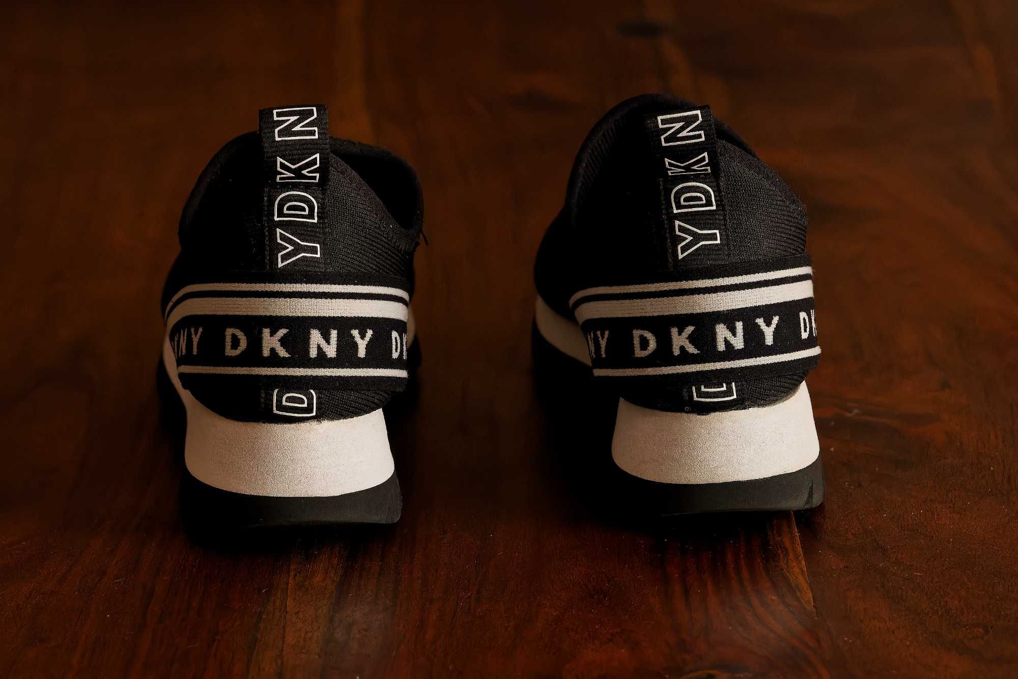 DKNY Sapatilhas slip-on "ABBI" em preto