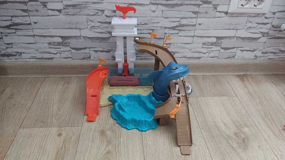 Трек Hot Wheels Shifters Sharkport Охота на акулу