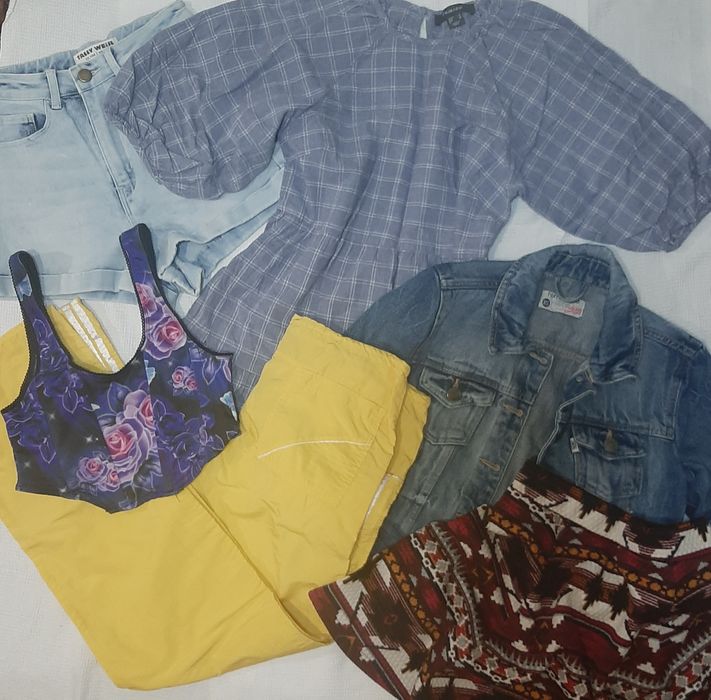 Одяг на дівчину-підлітка одним лотом