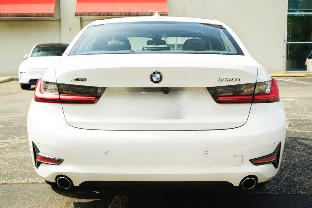 BMW 3 Series 330i xDrive      2020