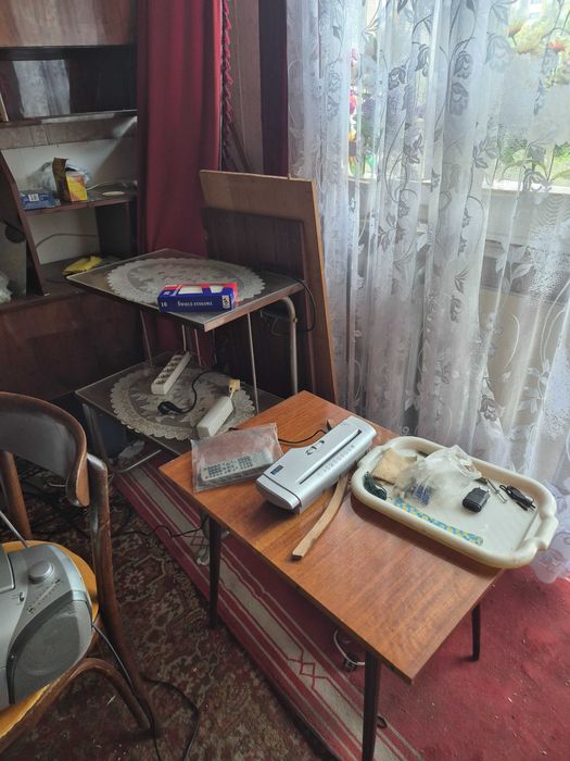 Oddam meble z mieszkania: stół, szafy, kredensy, szafki kuchenne itp.