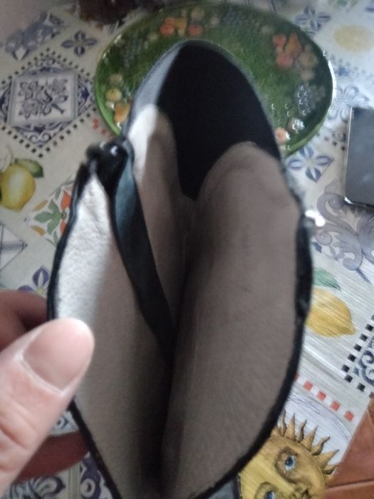 Botas cano alto Pretas em pele Charles N 36 NOVAS