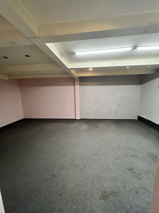 Сдается помещение на Бунина 27 , центр , дворовое