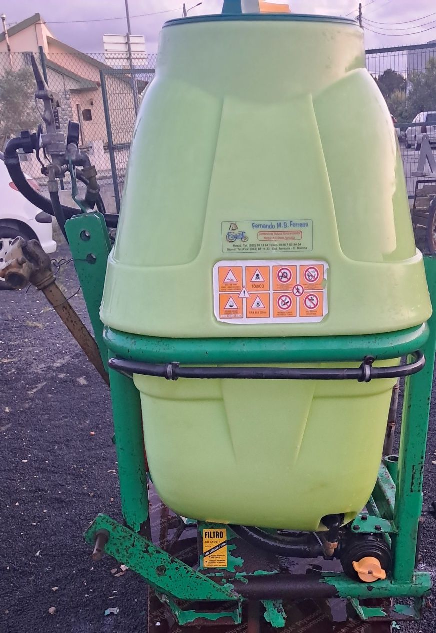 Pulverizador usado rocha 300 litros