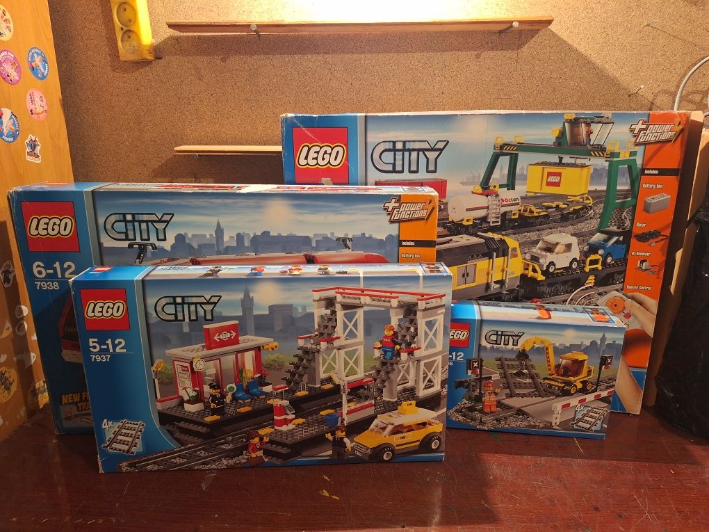 Zestawy LEGO City [7936, 7937, 7938, 7939 + dodatkowe tory]