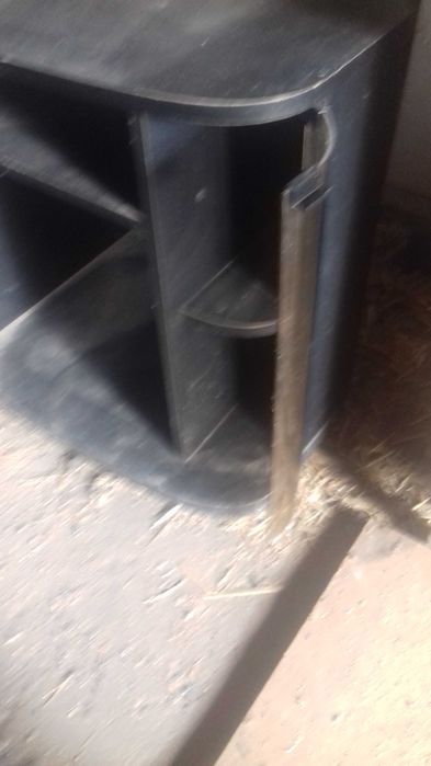 Czarny stolik pod TV stereo