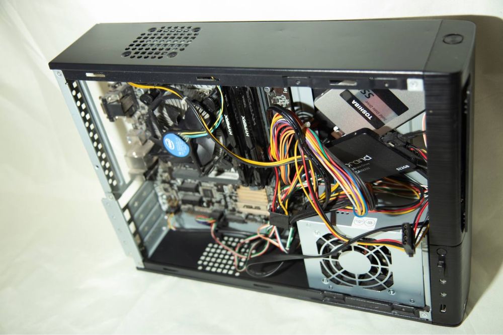 Компʼютер ASUS