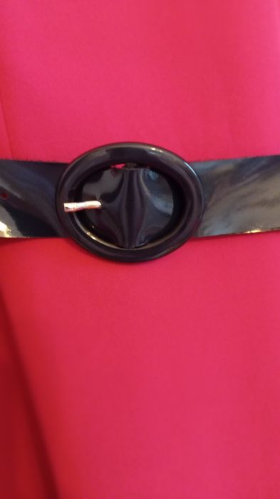 Amarantowa sukienka z granatowym paskiem rozmiar 50