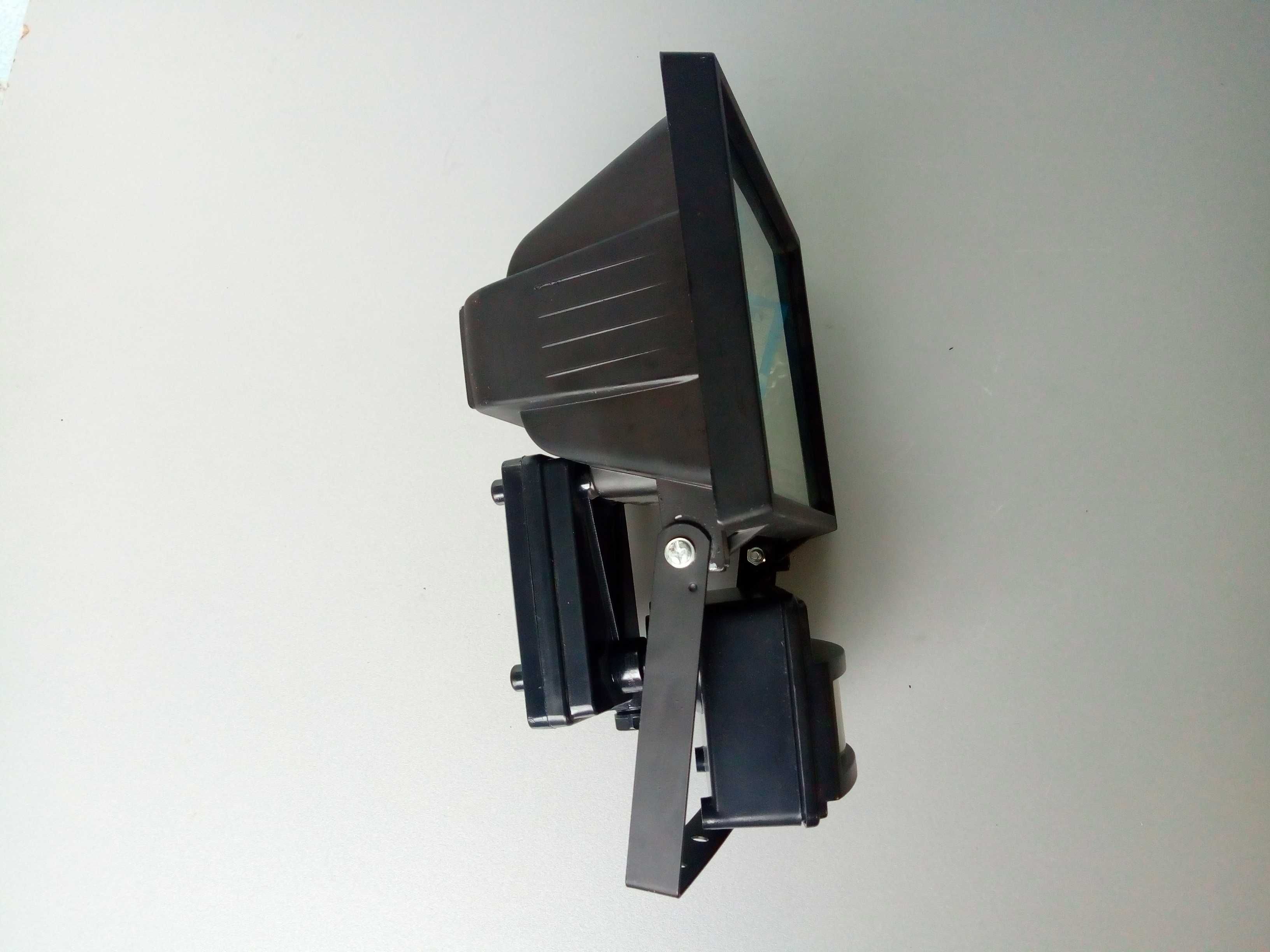 Мощный прожектор MAGNUM LHF 500S с датчиком движения (черный)