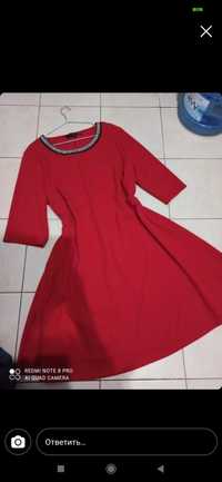 Продам платье нарядное красное