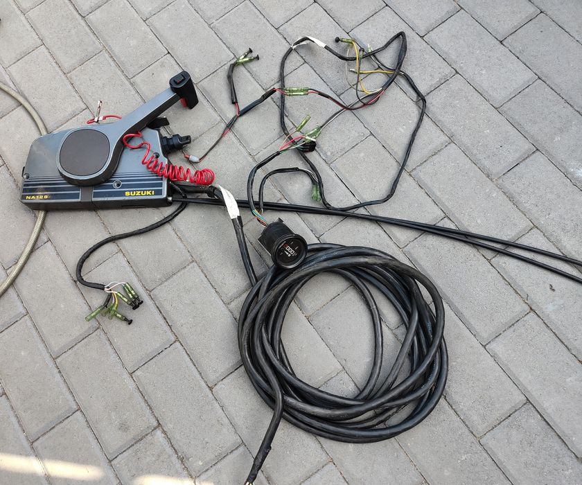 Silnik zaburtowy Suzuki DT 65 – pełny zestaw w idealnym stanie