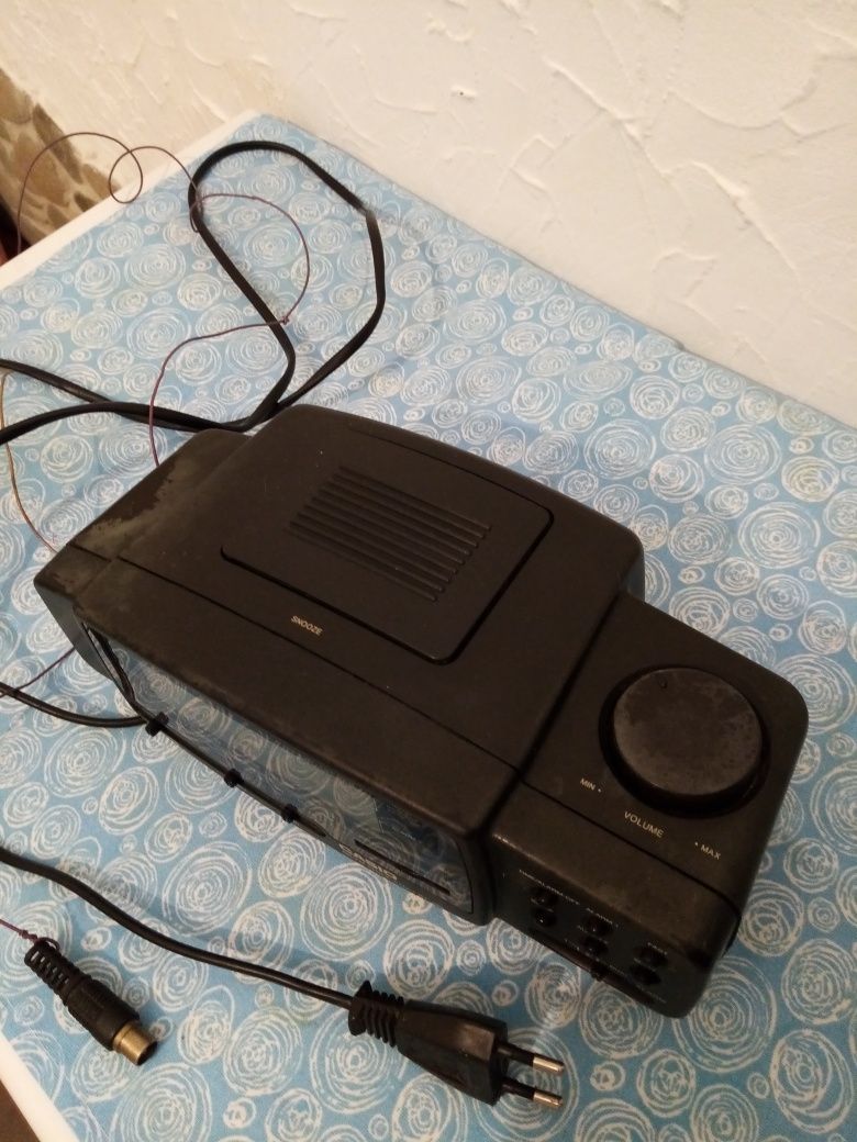Stary radio budzik Casio Japan