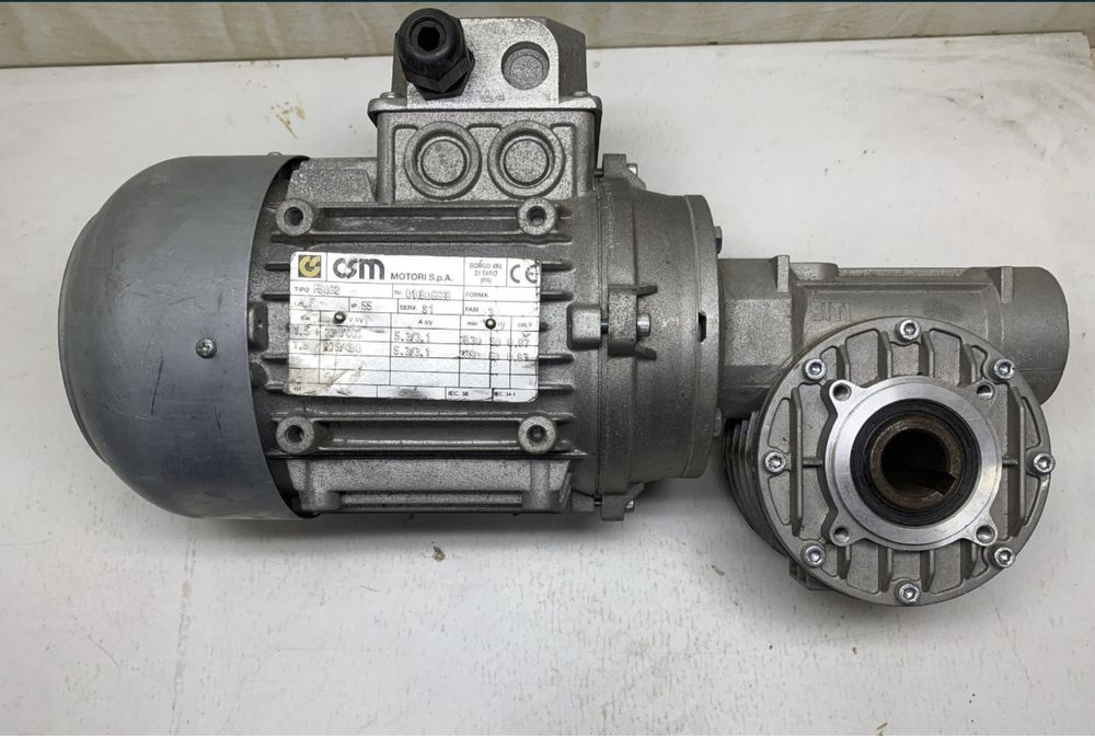 Червячный двигатель редуктор C.S.M. Motori S.P.A. 1.5kW 2830об/1.8 kW