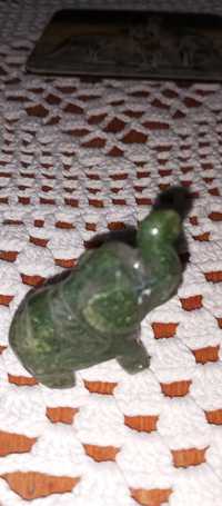 Mały słonik z zielonego kamienia