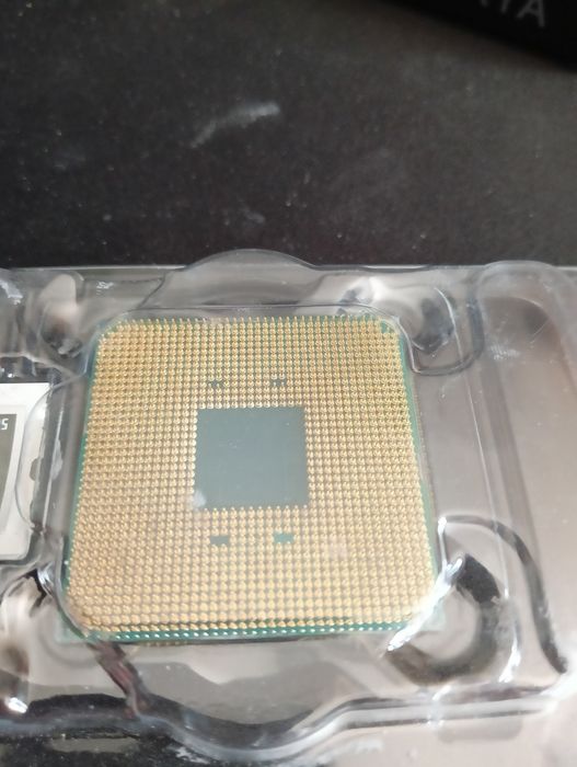 AMD Ryzen 3 2200g