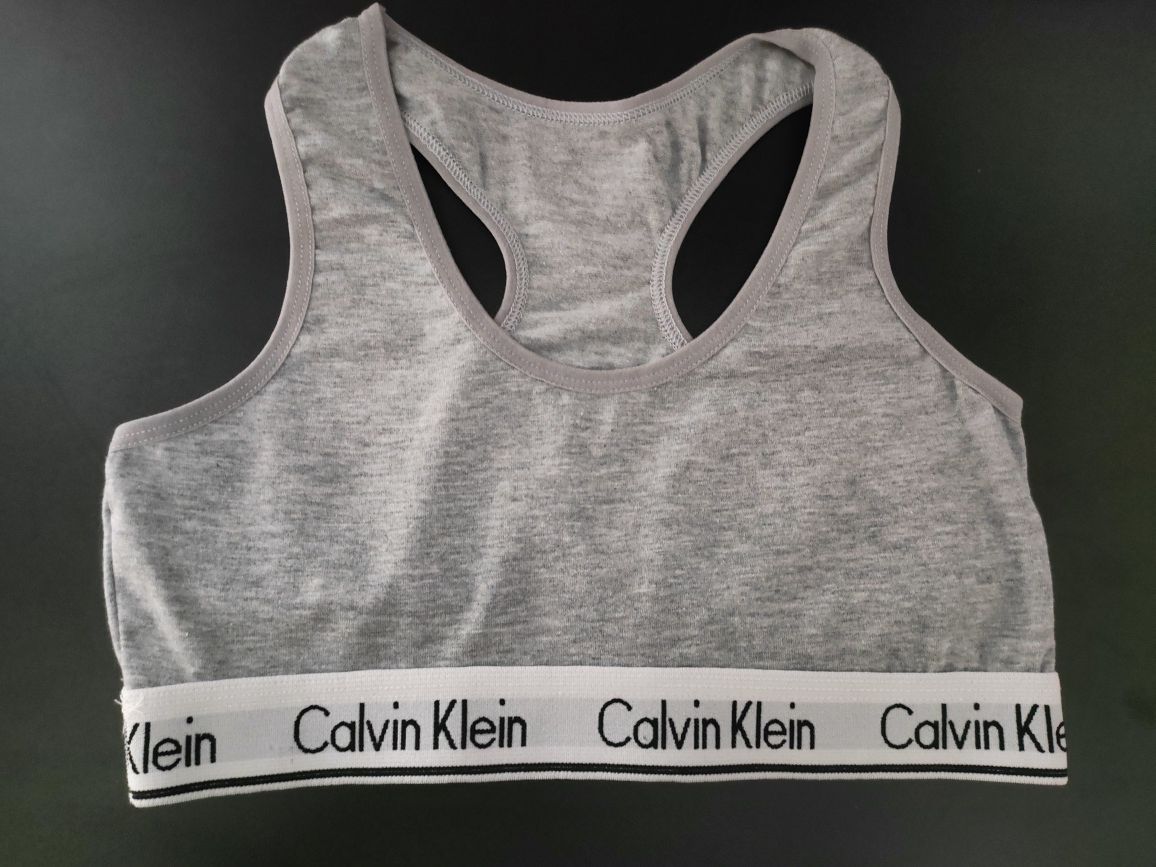 świetny młodzieżowy  top Calvin Klein stan idealny