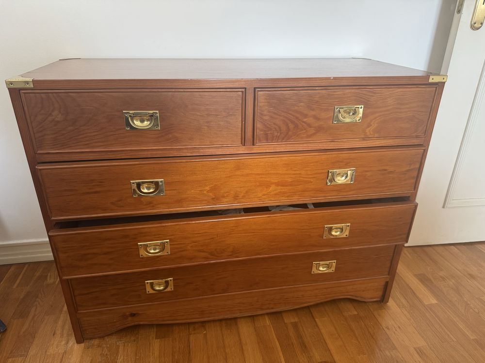 Cama Casal com arrumacao (4 gavetas), 1 comoda e 2 mesas de cabeceira