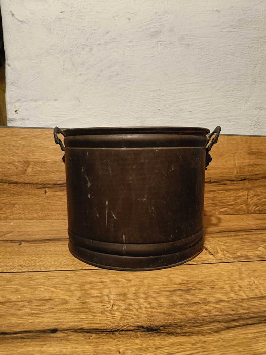 Stare miedziane wiadro donica - rustykalny kwietnik do wnętrz i ogrodu