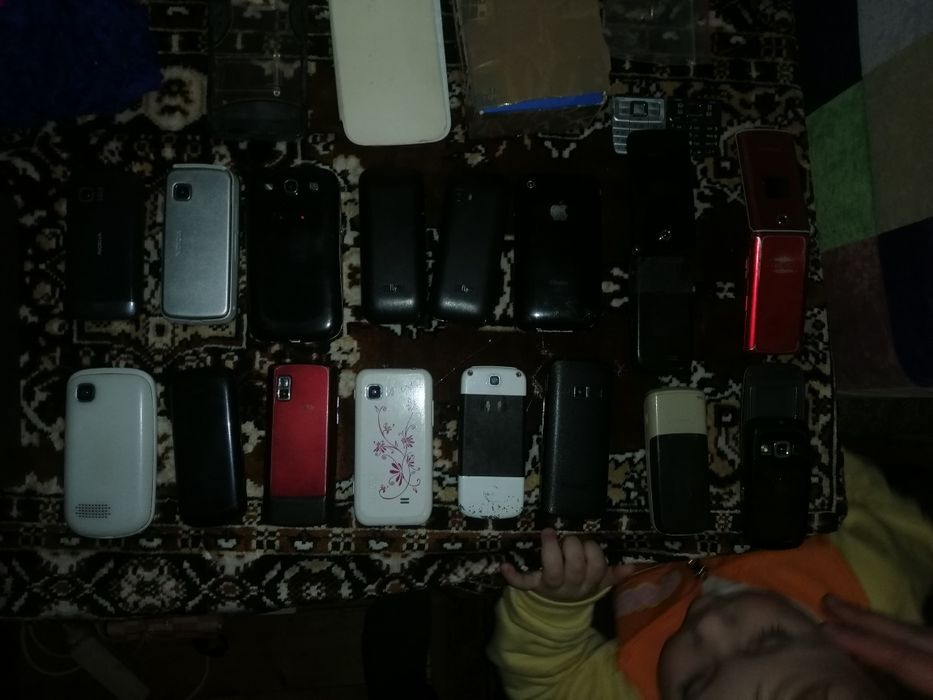 Продається лот телефонів Самсунг, нокіа, нтс, і інші.