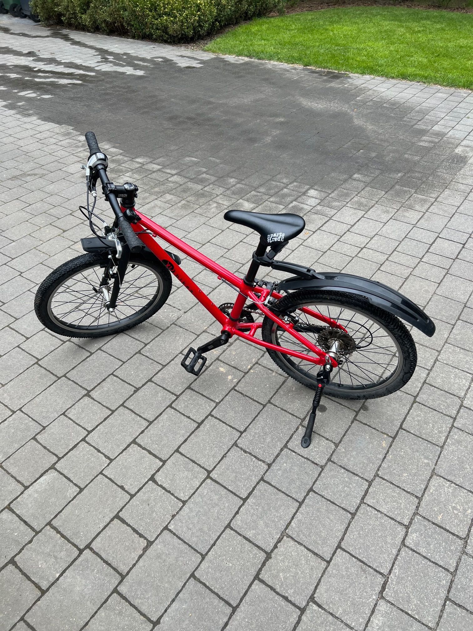 Kubikes 20"L czerwony: lekki rower MTB (7,7 kg)+nóżka+błotniki+dzwonek