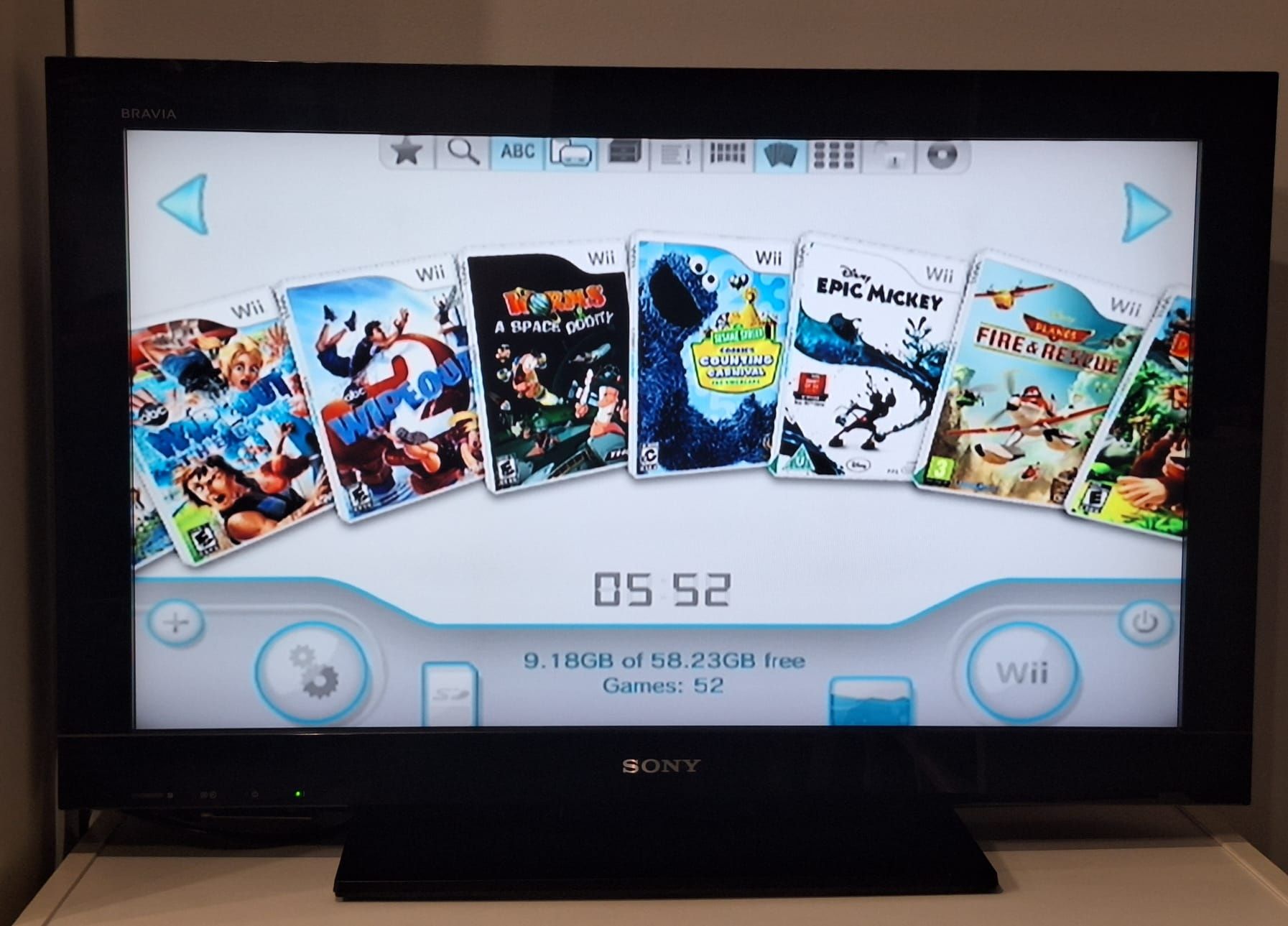 Vendo Nintendo Wii com aproximadamente 50 jogos digitais.