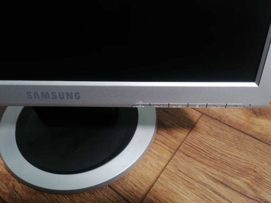 Монітор 19" Samsung 920N LS19MJAKSZ Сріблястий