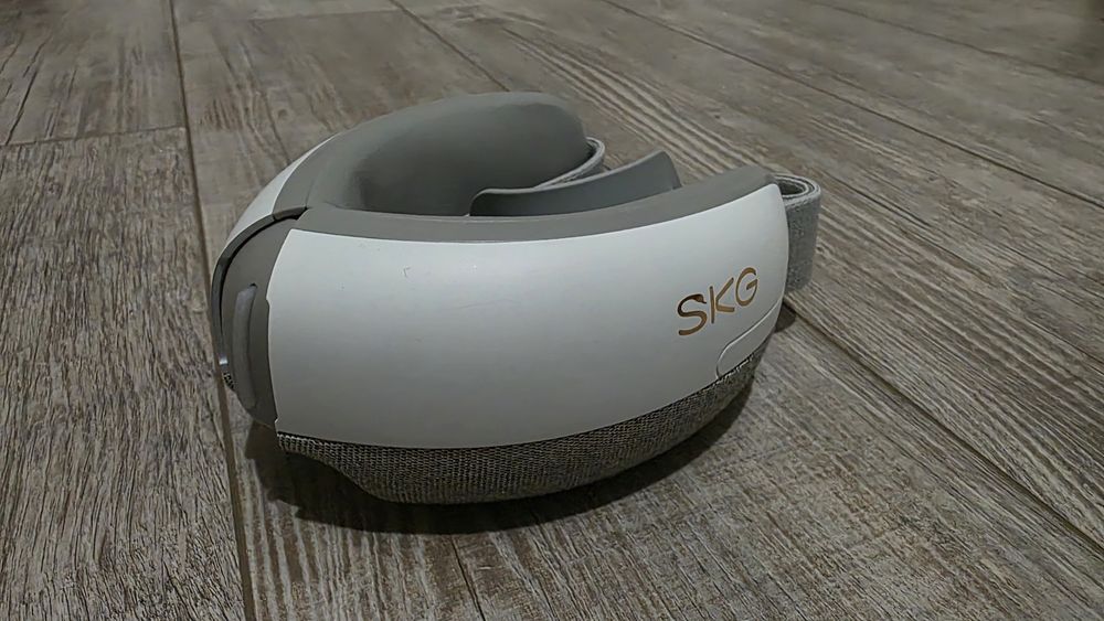 Масажер для очей SKG E3-EN зі звукотерапією