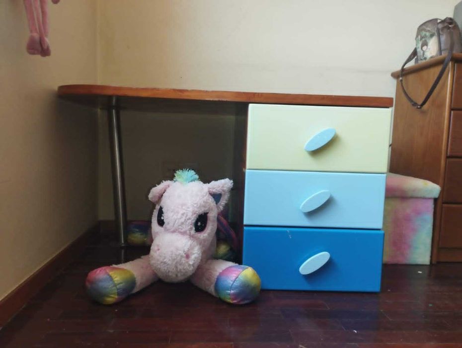 Secretária com 3 gavetas