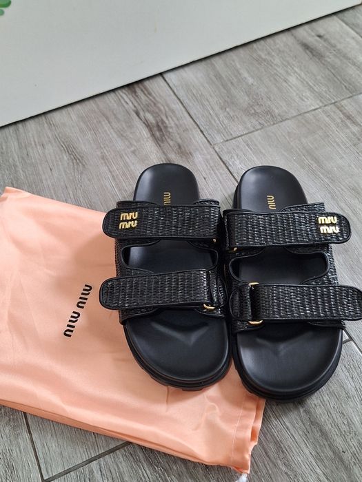 Miu miu klapki kultowy model