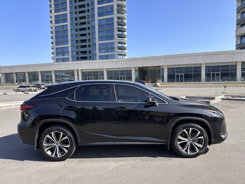 Продам Lexus RX 2019