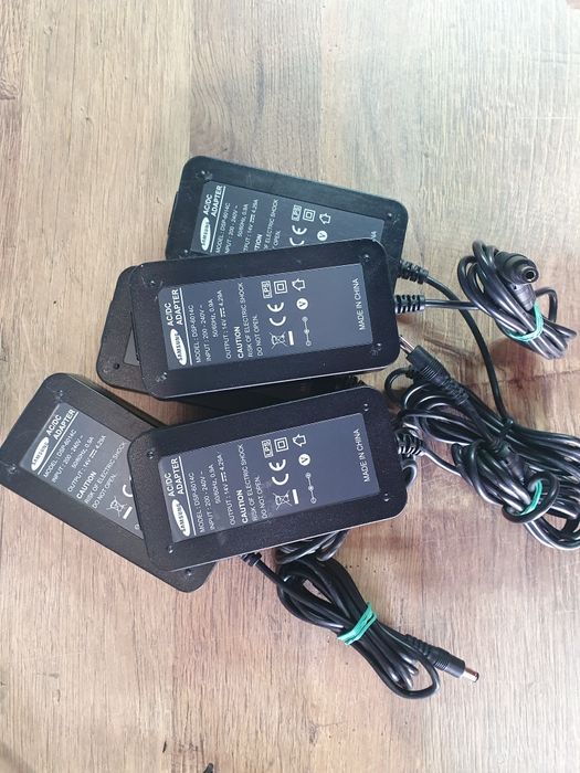 Зарядка зарядное блок питания живлення Samsung 14v/4.29a 60w оригінал