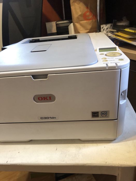 Цветной принтер OKI.