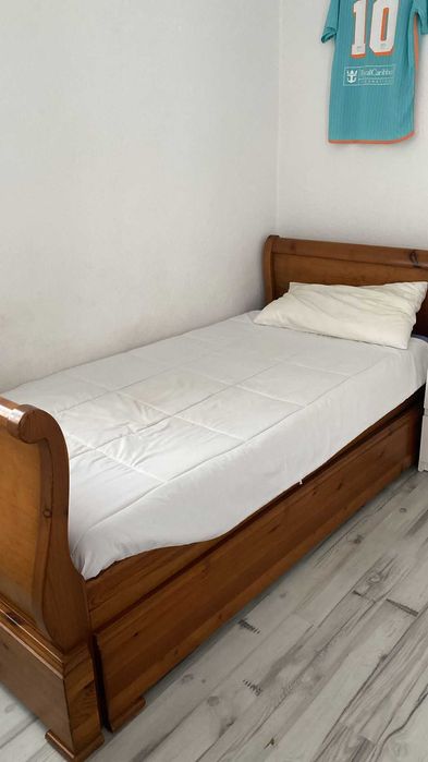 Cama individual de madeira com gavetão para 2ª cama e dois colchões
