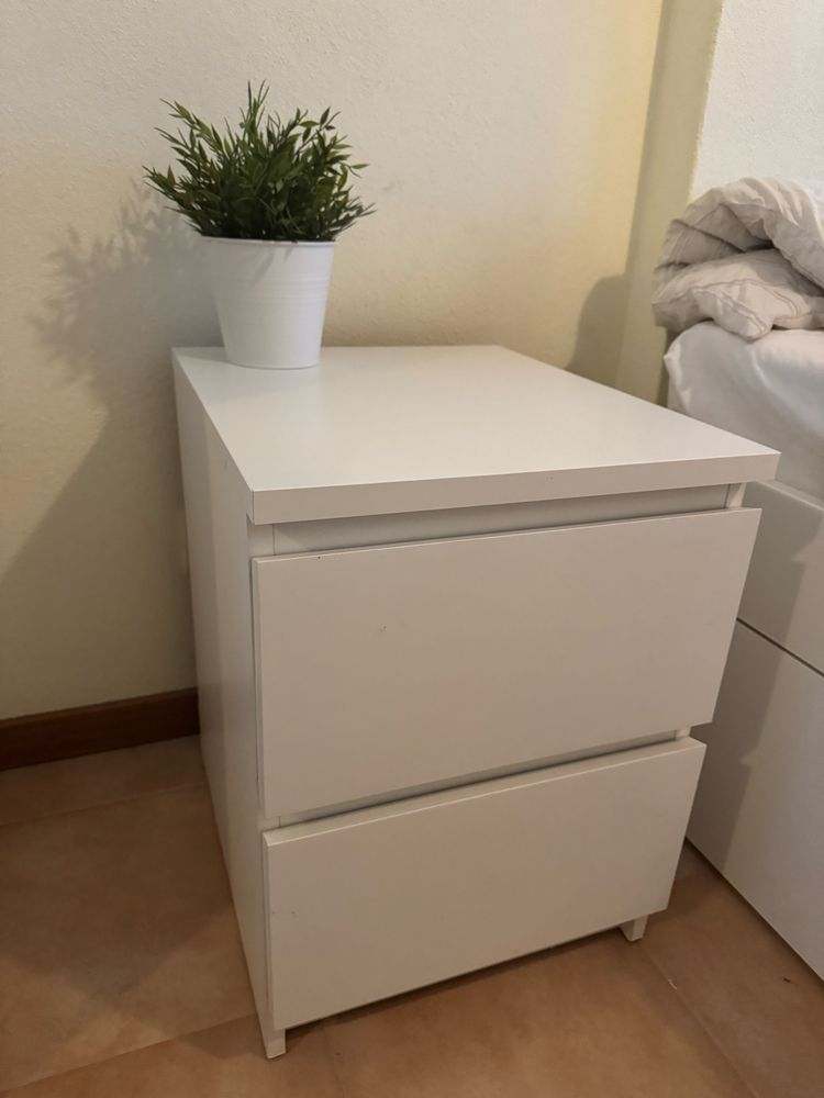 3 mesas de cabeceira IKEA - 20€ CADA