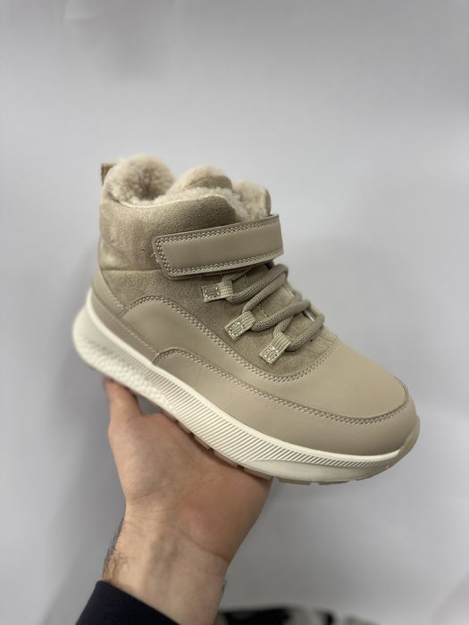 Дитячі черевики зимові на овчині 32-37, світлі ботинки зимні, стильні