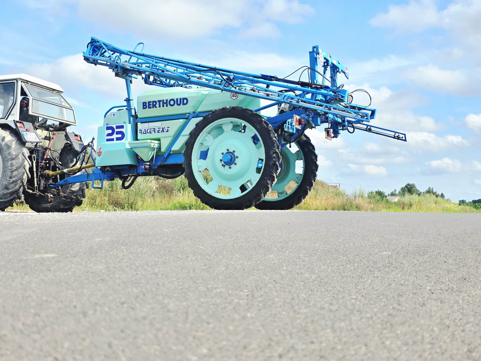 Opryskiwacz Berthoud Major Racer 2500l 21m/18m Pełny komputer DP troni