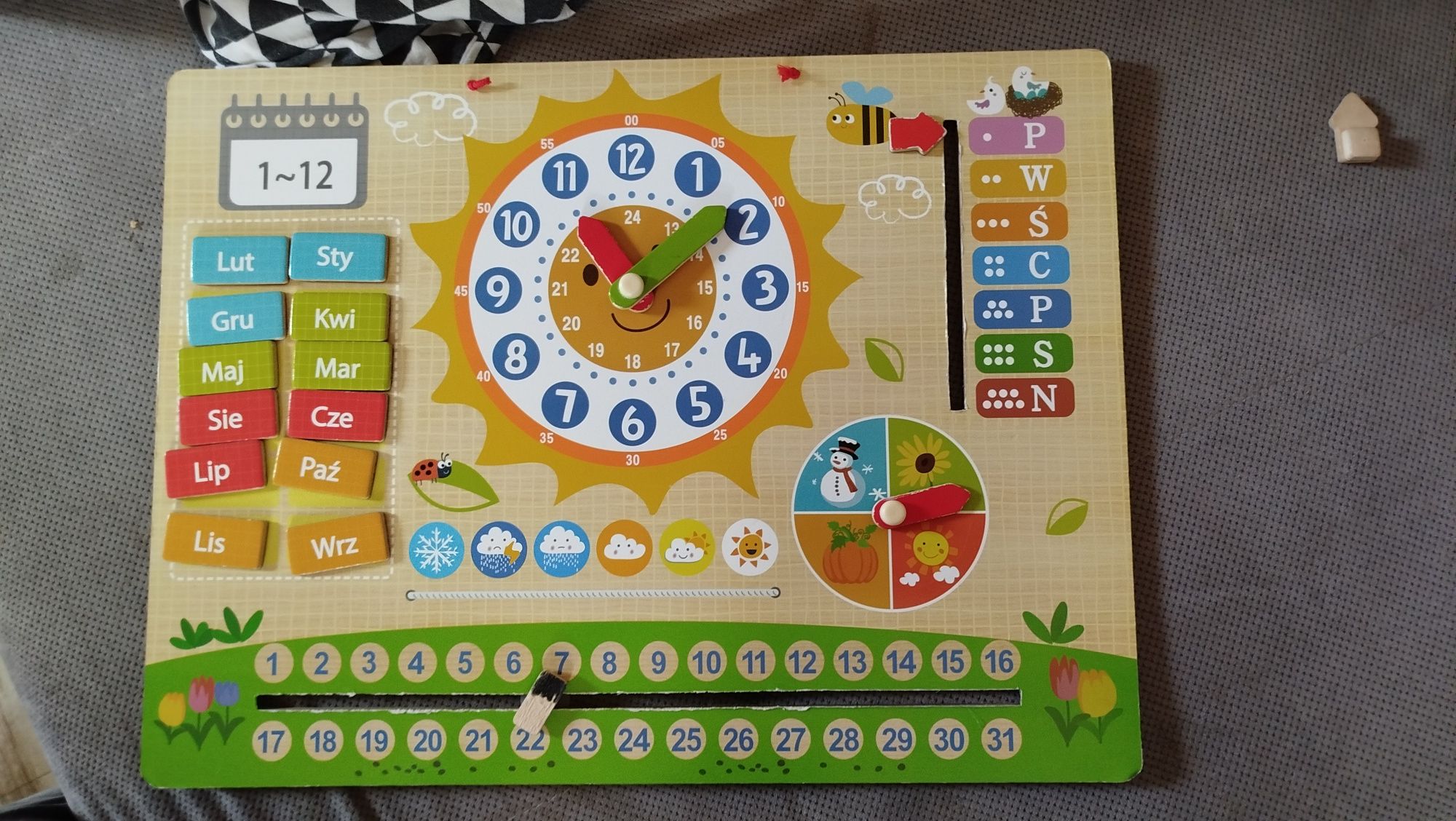 Drewniana tablica edukacyjna dla dzieci magnetyczna