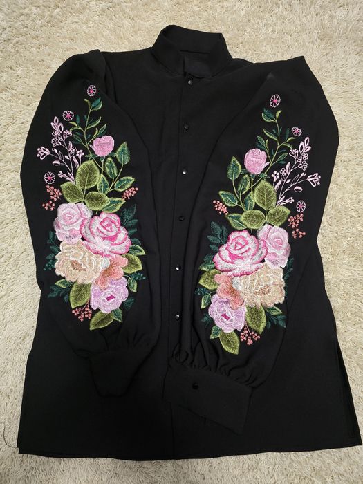 Жіноча вишиванка блуза чорна