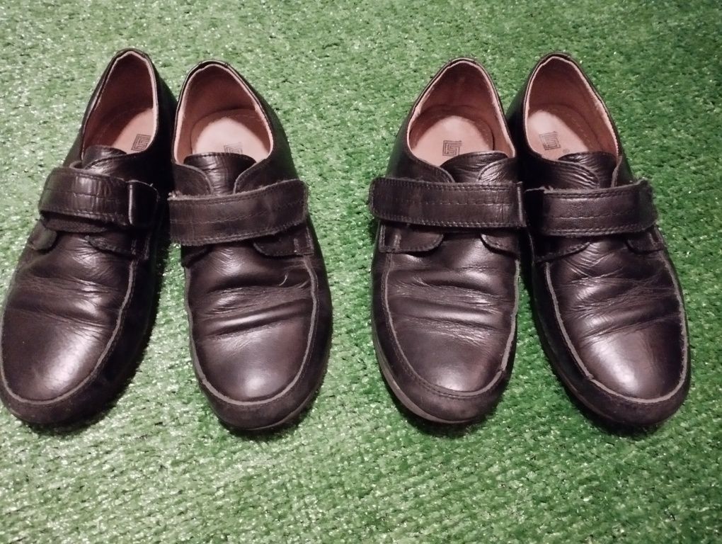 Туфлі для двійні близнят