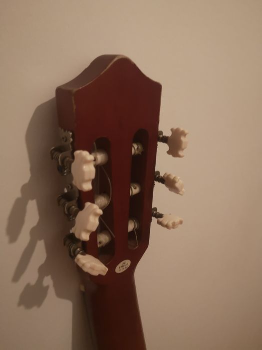 Guitarra clássica usada
