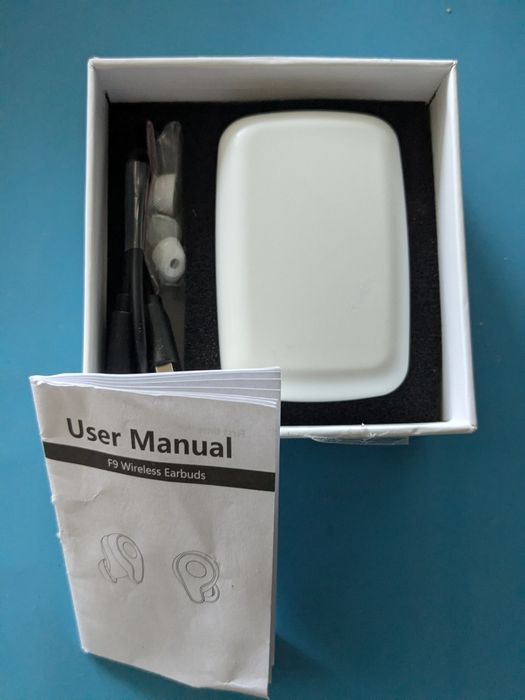 Бездротові bluetooth-навушники F9 з зарядним кейсом - павербанком