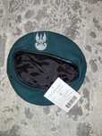 Zielony beret wojskowy