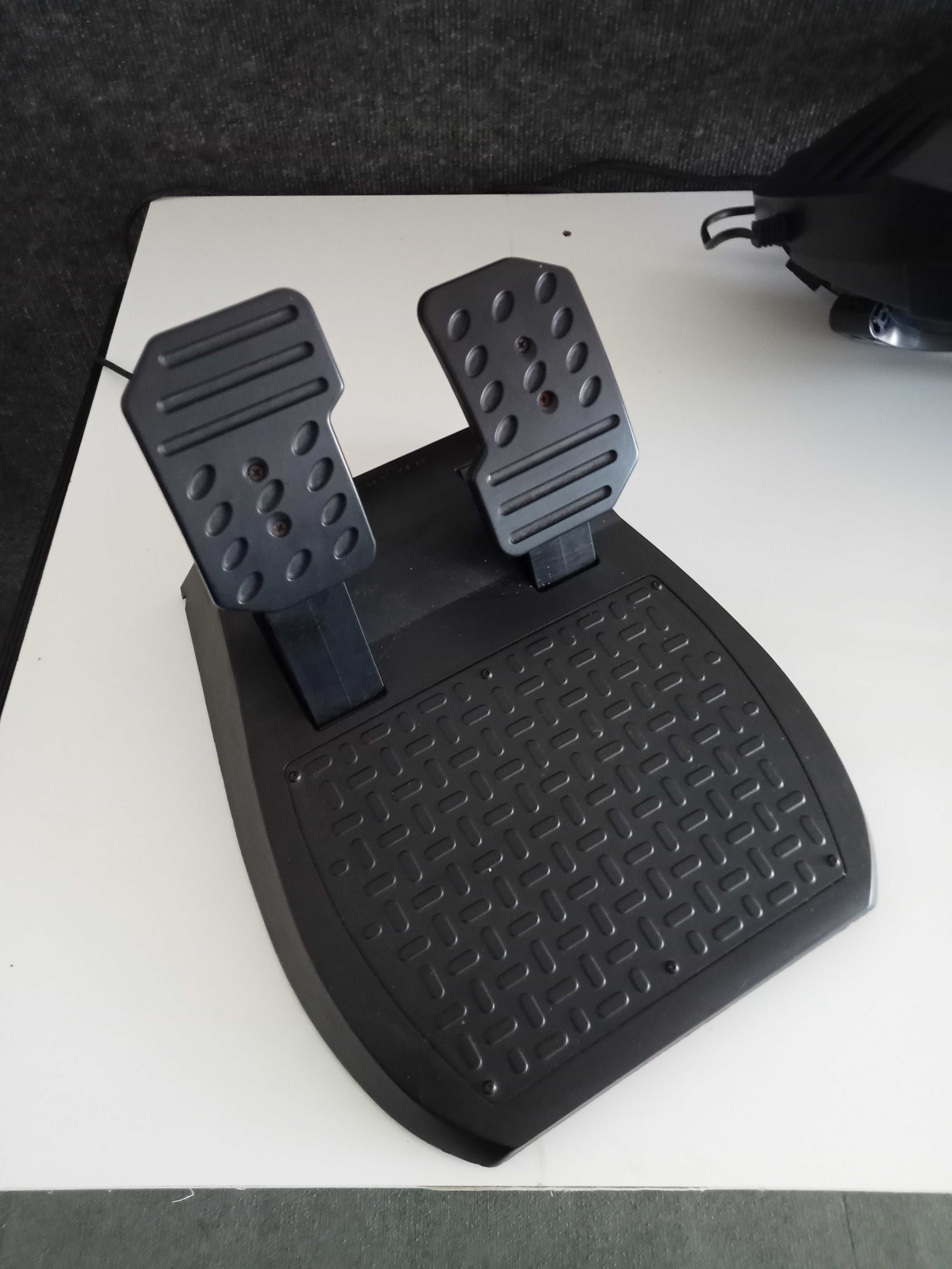 volante thrustmaster force feedback