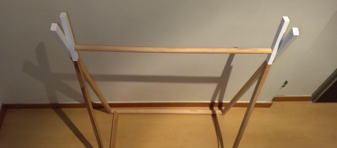 Charriot / Cabide para quarto de criança