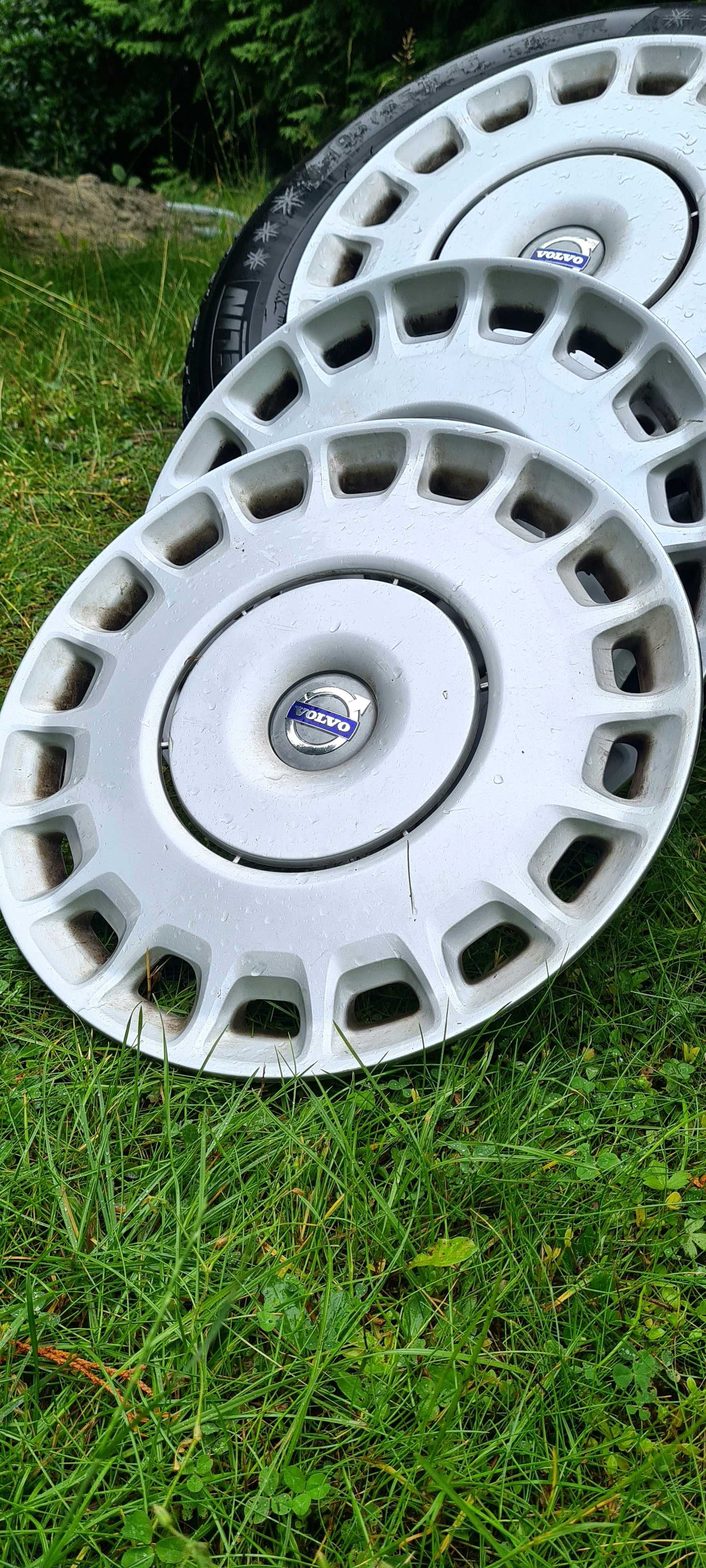 Komplet kół z oponami zimowymi Michelin z kapslami Volvo
