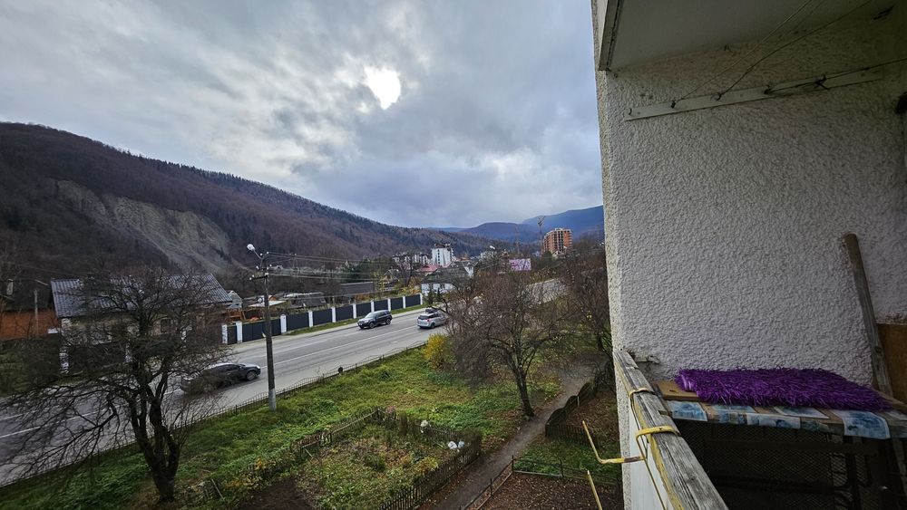 Продається 3-х кімнатна квартира в м. Яремче