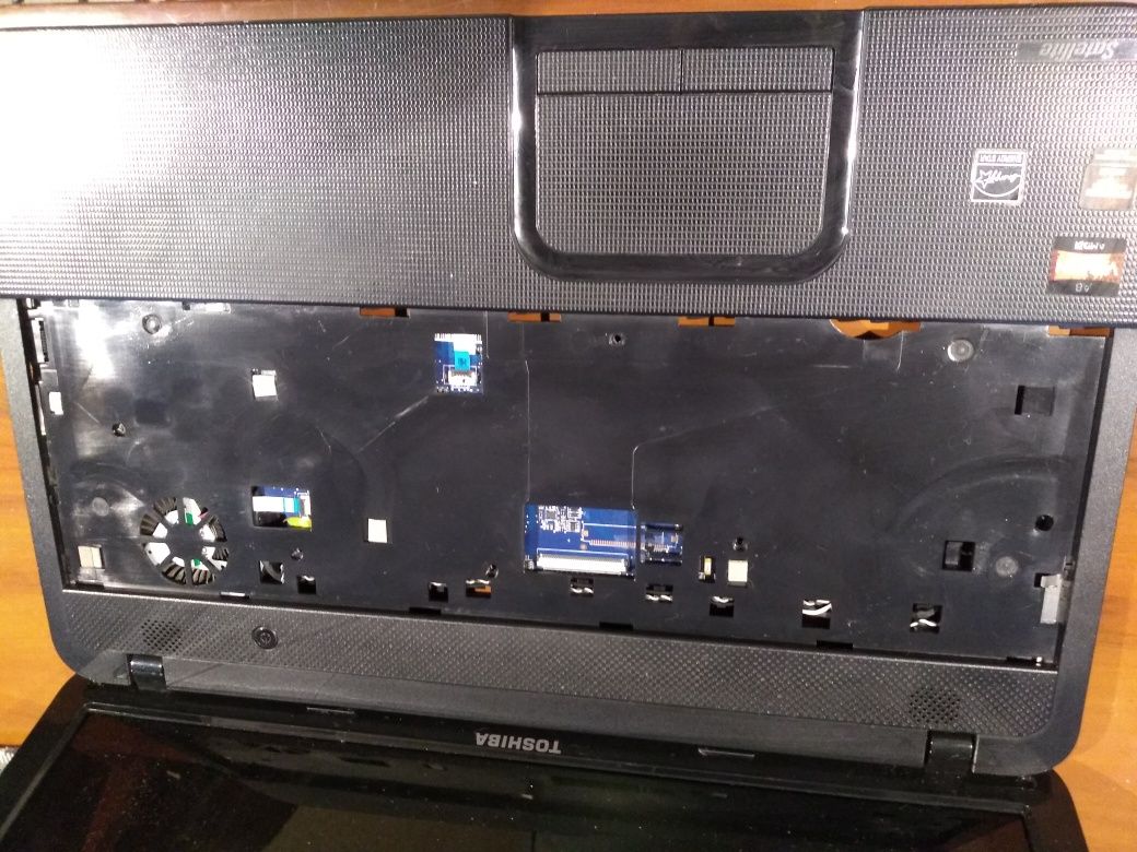 Computador portátil Toshiba C855D-13G para venda de peças