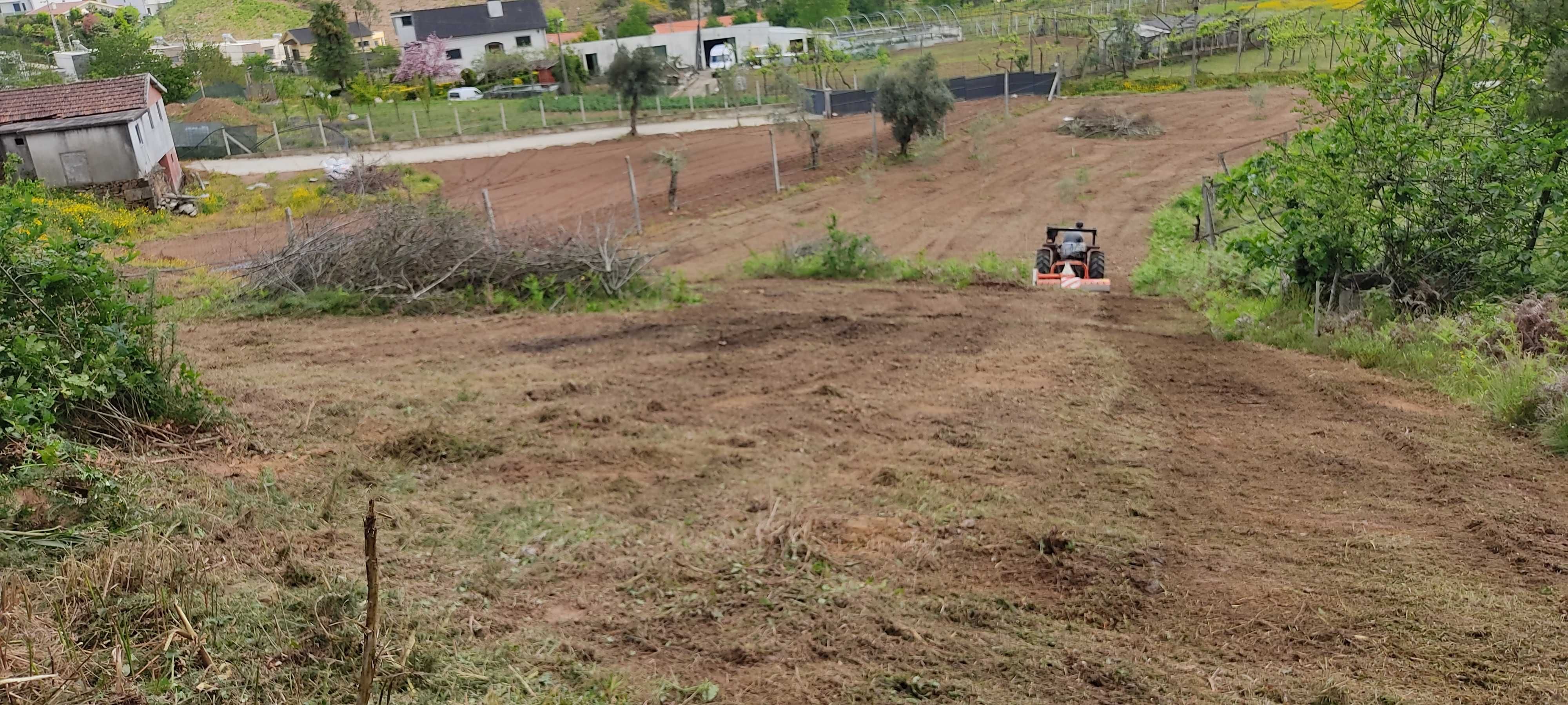 Vende-se terreno plano para construção com a área de 1829m2.