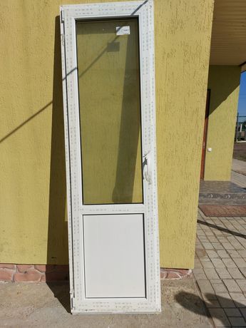 Дверь балконная и блок металлопластиковый